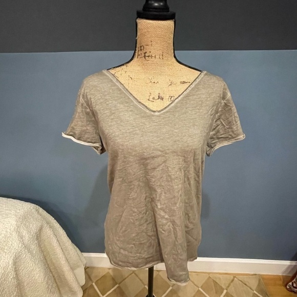 BKE Tops - BKE distressed shirt